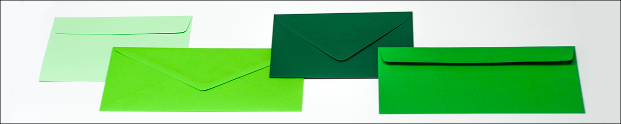 Grüne Briefkuverts