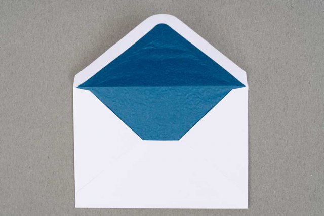 Briefumschläge DIN C6, Weiß mit Innenfutter in Blau